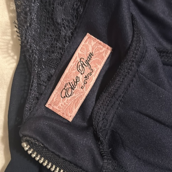 Elise Ryan - Picture 10 of 13